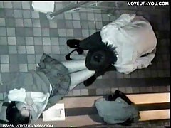 لزبین ورزش در خارج از منزل بازی می کنند