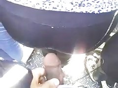 چیزی که جوان بر روی مبل استفاده می شود